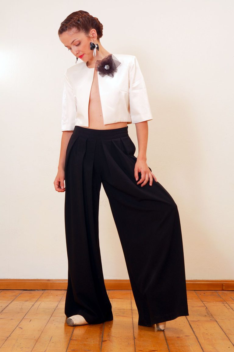 Women’s Black Wide-Leg Trousers: Charm and Comfort Combined