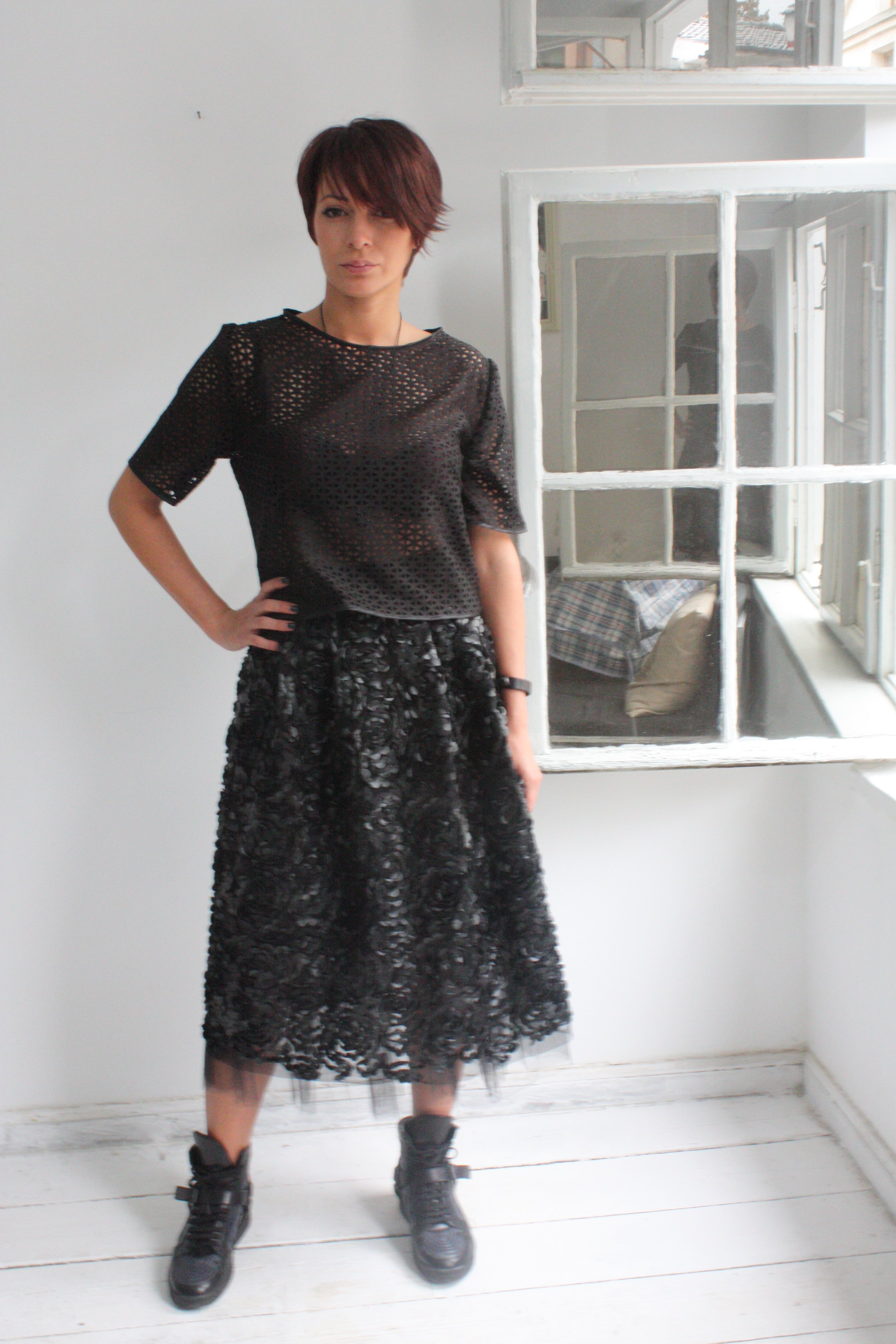 Rose embroidery leather skirt in black